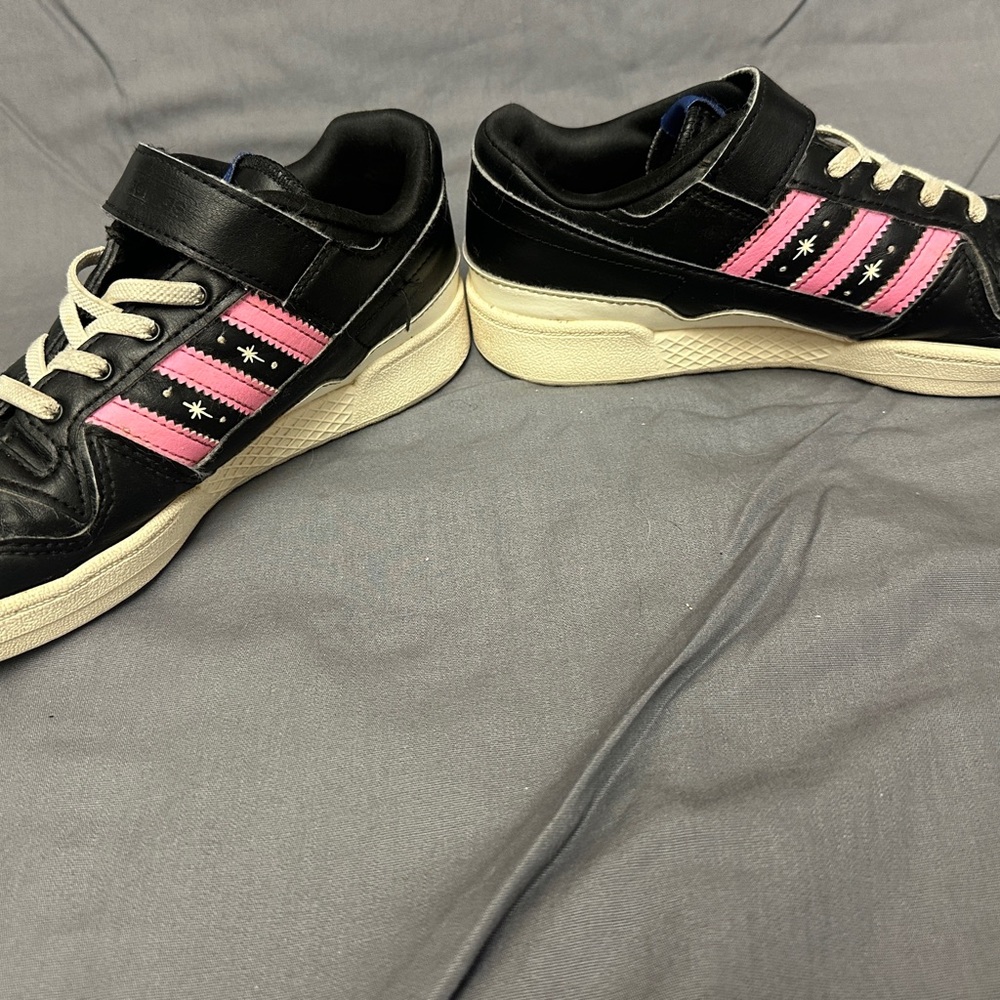 Adidas Black and Pink Sneaker - Picture 3 of 9